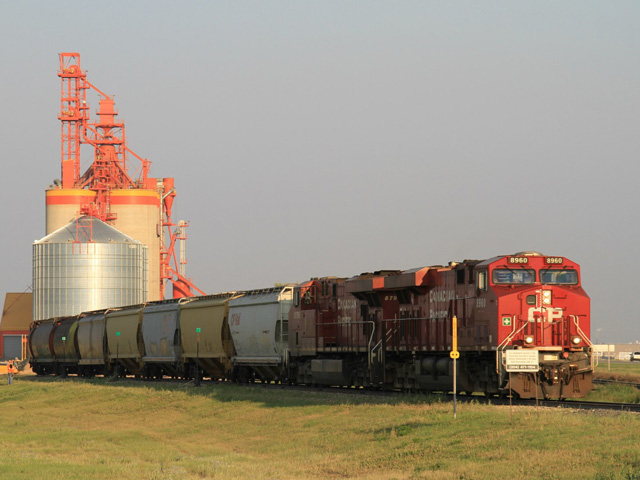 A weekend announcement will see the federal government allow the Order in Council which has mandated grain shipping volumes for Canada&#039;s railways to expire after more than one year. (DTN photo by Elaine Shein)