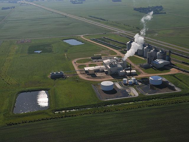 The Renewable Fuels Association asked a federal court for a rehearing of a recent decision to overturn EPA&#039;s decision on 100 small-refinery exemptions. (DTN file photo)