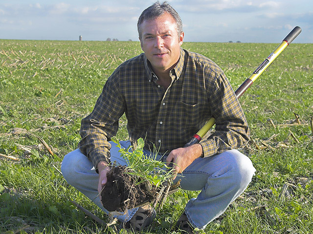 A no-till system combined with cover crops has become a lesson in soil biology for Indiana farmer Dan DeSutter. (Progressive Farmer photo)