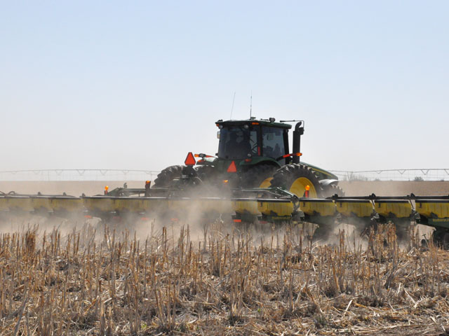 If not for the need to fill a contract, Floydada, Texas, farmer Dane Sanders said he would consider cutting corn out of his rotation as the Texas Panhandle enters its fourth year of drought. He continues to monitor his water use closely heading into this planting season. (DTN photo by Todd Neeley)