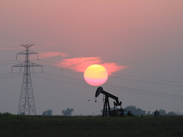 The Bank of Canada governor said that the drop in oil prices was unambiguously negative for the Canadian economy. He said that Canada&#039;s income from oil exports will be reduced and investment employment in the energy sector is already being cut. (DTN photo by Elaine Shein)