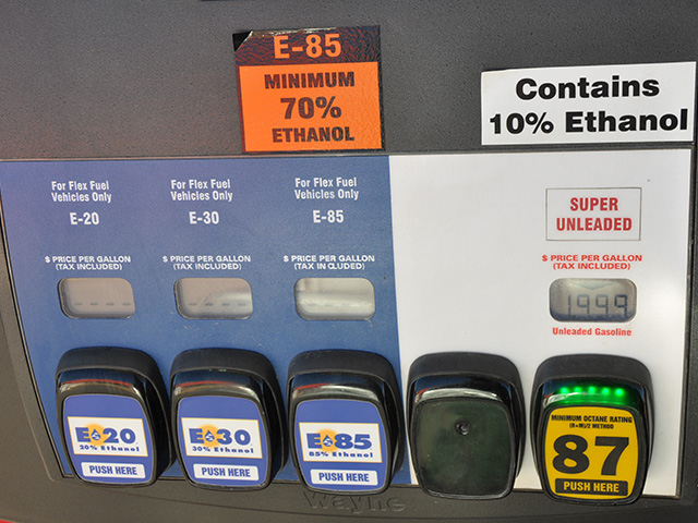 Growth Energy executives said the final RFS numbers will force ethanol opponents to take steps to crash through the so-called blend wall where total ethanol production exceeds the available E10 blending market. (DTN file photo by Chris Clayton)